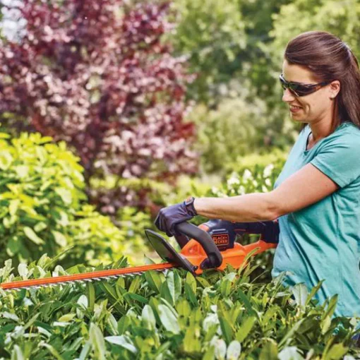 20V MAX POWERCUT Lithium-Ion 22 in. Cordless Hedge Trimmer Kit (1.5 Ah) Hedge Trimmers