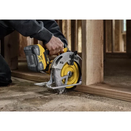 Factory Reconditioned 20V MAX XR Lithium-Ion Brushless 7-1/4 in. Cordless Circular Saw Kit with POWERPACK (8 Ah) Circular Saws|Scroll Saws
