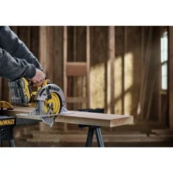 Factory Reconditioned 20V MAX XR Lithium-Ion Brushless 7-1/4 in. Cordless Circular Saw Kit with POWERPACK (8 Ah) Circular Saws|Scroll Saws