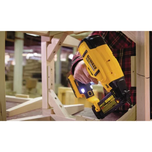 Outlet Factory Reconditioned 20V MAX XR 18 Gauge Cordless Brad Nailer Kit (2 Ah) Nailers & Staplers