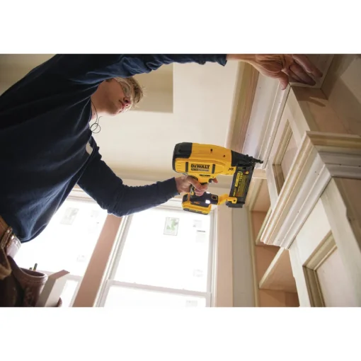 Outlet Factory Reconditioned 20V MAX XR 18 Gauge Cordless Brad Nailer Kit (2 Ah) Nailers & Staplers