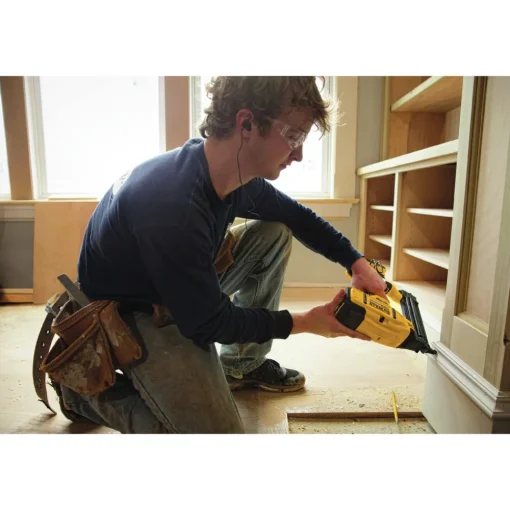 Outlet Factory Reconditioned 20V MAX XR 18 Gauge Cordless Brad Nailer Kit (2 Ah) Nailers & Staplers