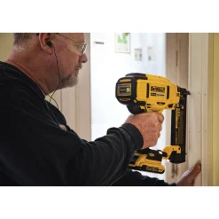 Outlet Factory Reconditioned 20V MAX XR 18 Gauge Cordless Brad Nailer Kit (2 Ah) Nailers & Staplers