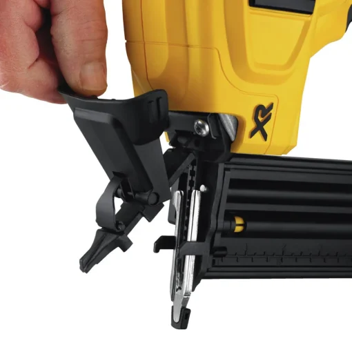 Outlet Factory Reconditioned 20V MAX XR 18 Gauge Cordless Brad Nailer Kit (2 Ah) Nailers & Staplers