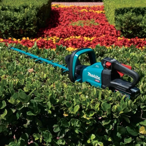 Outlet Factory Reconditioned 40V max XGT Brushless Lithium-Ion 30 in. Cordless Hedge Trimmer Kit (4 Ah) Hedge Trimmers