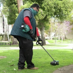 Outlet Factory Reconditioned 40V max XGT Lithium-Ion Brushless 15 in. Cordless String Trimmer Kit (4 Ah) String Trimmers